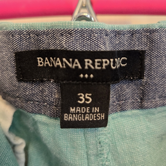 (35) Banana Republic Linen and Cotton Blend Shorts - Picture 2 of 4